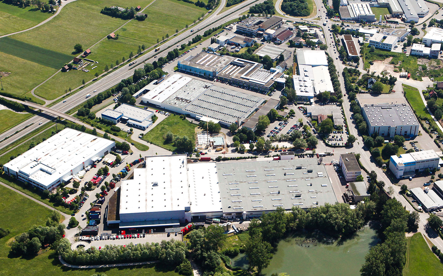 Schock Group: Konum, Urbach Merkez